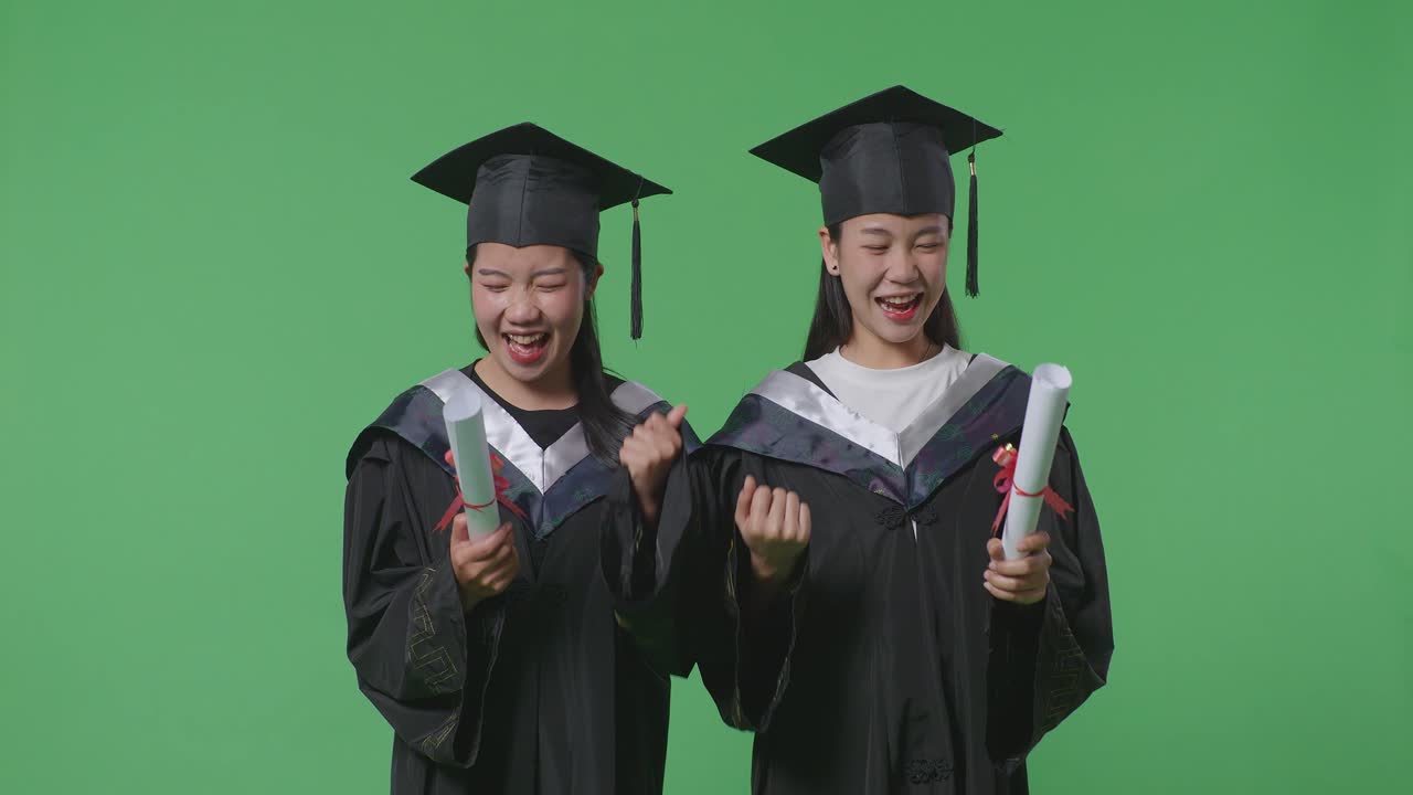 幸せな卒業生たち