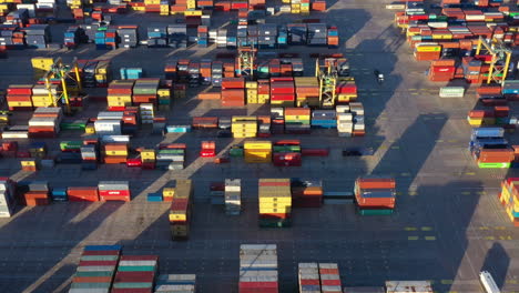 Montón-De-Contenedores-En-Un-Muelle-De-Carga-Del-Puerto-De-Valencia-Vista-Aérea-España-Puesta-De-Sol