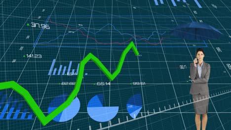 Gráficos-Verdes-Y-Procesamiento-De-Datos-Financieros-Contra-Una-Mujer-De-Negocios-Sosteniendo-Un-Paraguas.