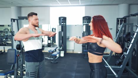 doing exercises together. muscular athletes doing workout at the gym