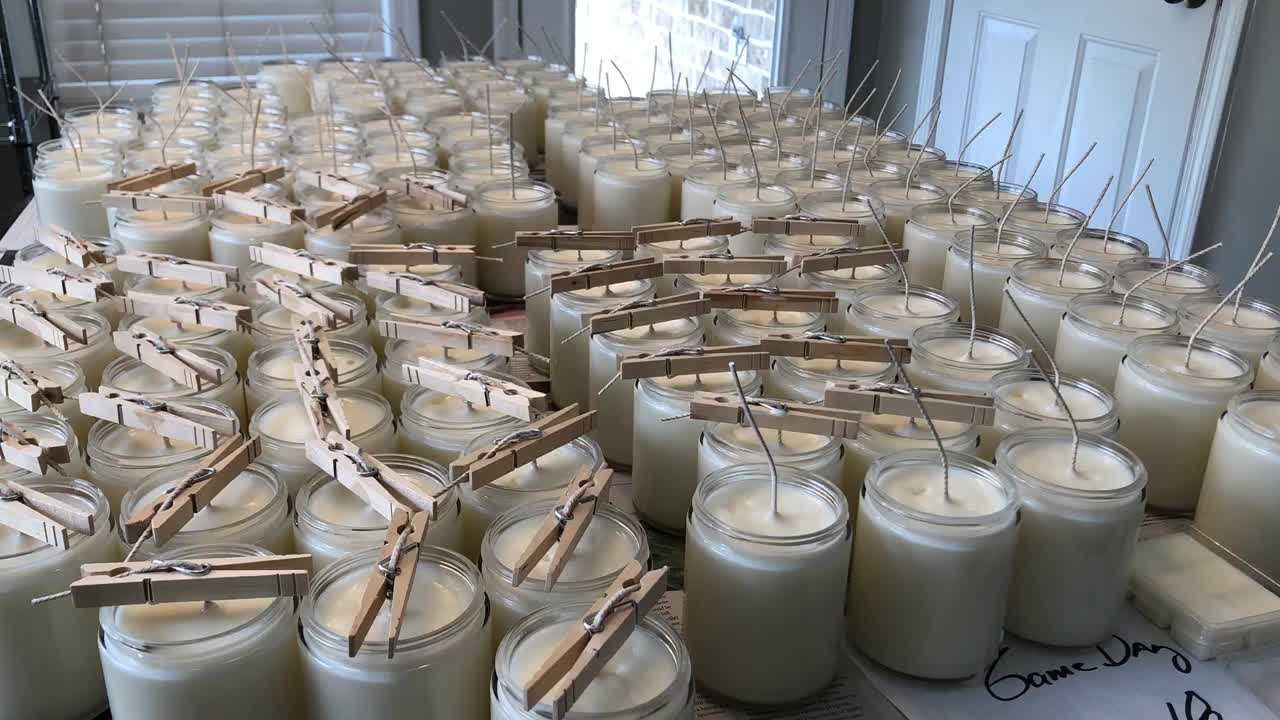 fabricación de velas quitando pinzas para la ropa timelapse