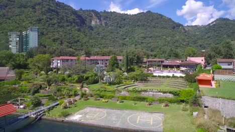 Antenne-über-Einem-Herrenhaus-Oder-Einer-Villa-Am-Ufer-Des-Amatitlan-Sees-In-Guatemala-1