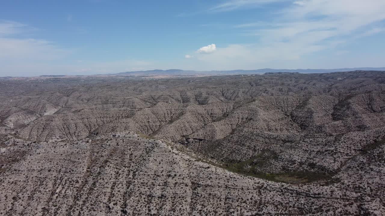 건조한 산 계곡 풍경