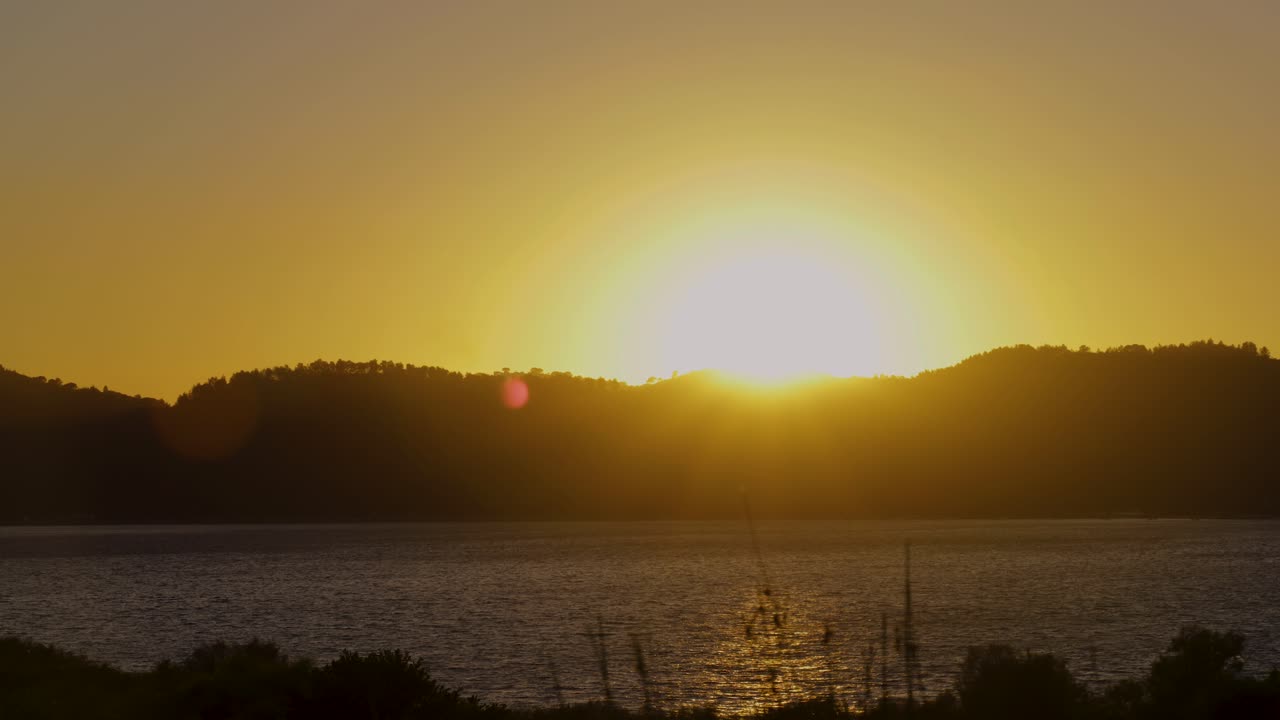 아름다운 일몰 하늘의 저속 촬영