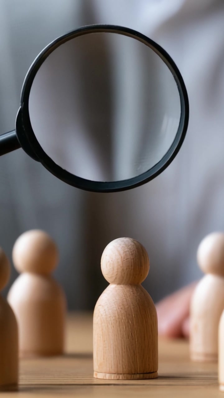 A Focused Investigation: Analyzing Figures Through a Magnifying Glass in a Thoughtful Exploration of Perspective and Perception