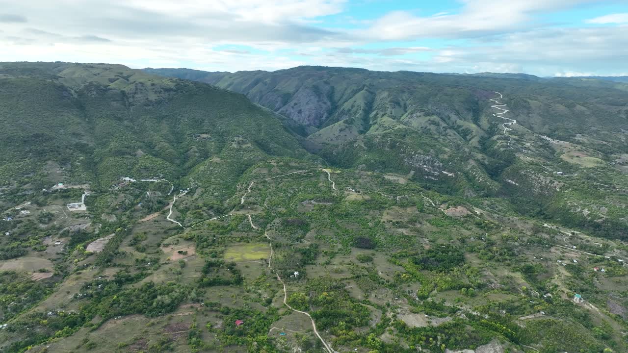 en el este de cebu, donde los vientos vagan por todas partes, la naturaleza y la vida fluyen una al lado de la otra.