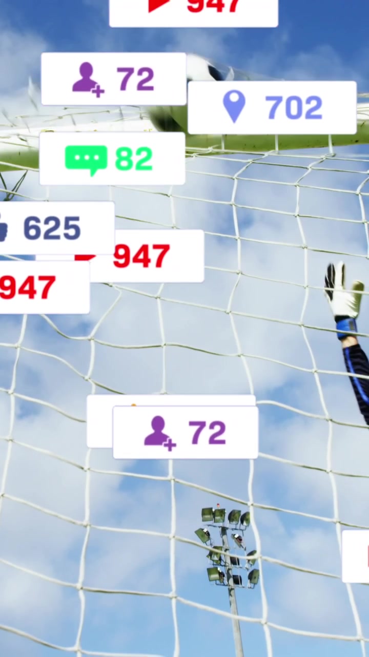 Animazione di barre di notifica, portiere di calcio caucasico incapace di parare un gol contro un cielo nuvoloso