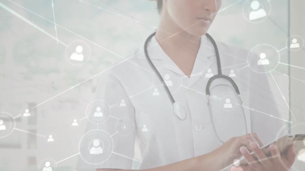 태블릿을 사용하는 백인 여성 의사에 대한 아이콘과 연결 네트워크의 애니메이션