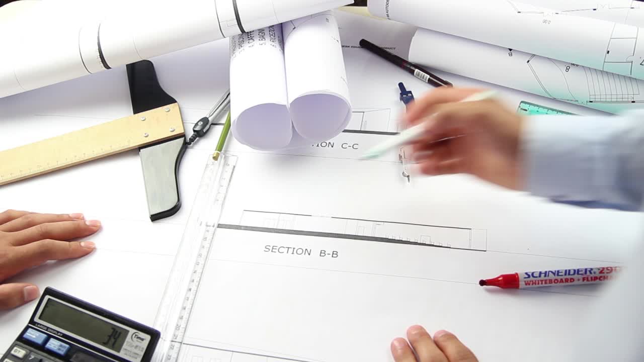 건축가 의 손 이 프로젝트 를 수행 하고 있다