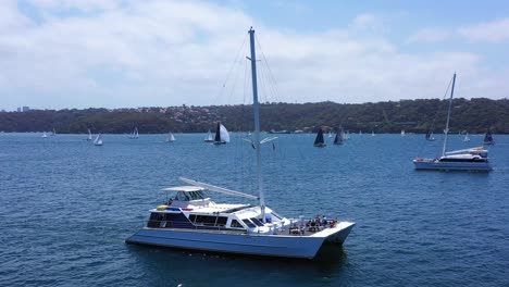 Puerto-De-Sydney---Yate-De-Vela