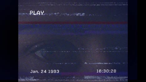 VHS-Glitch-Kameraeffekt-über-Nahaufnahme-Eines-Weiblichen-Auges