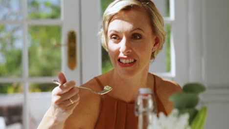 Smiling-woman-interacting-while-having-meal