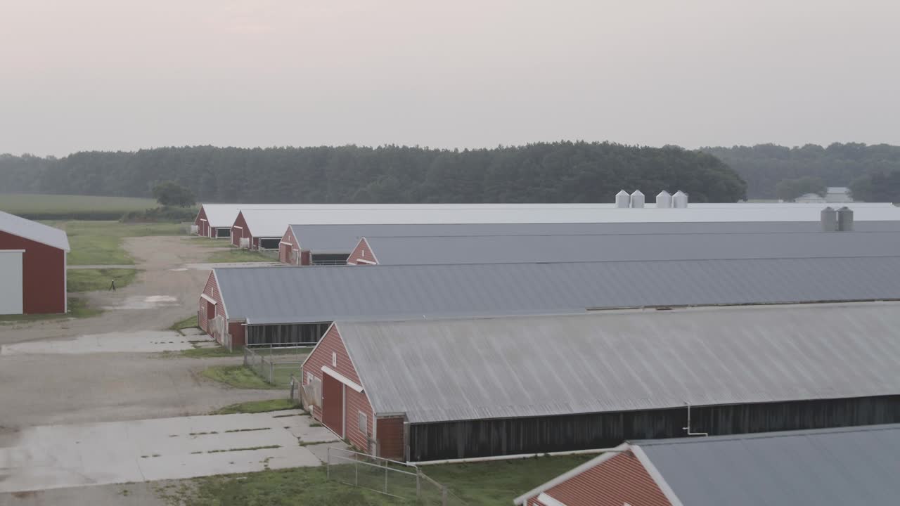 plano medio de granjas y graneros