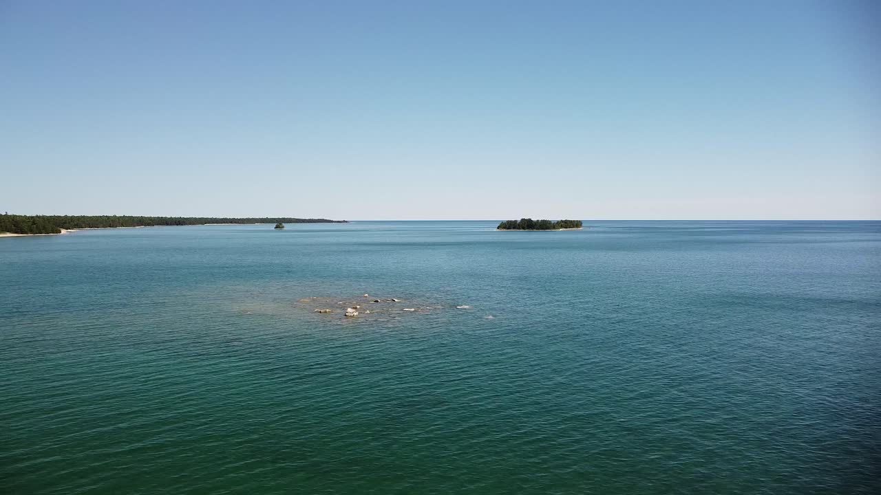 공중 호수 휴런 바위와 섬