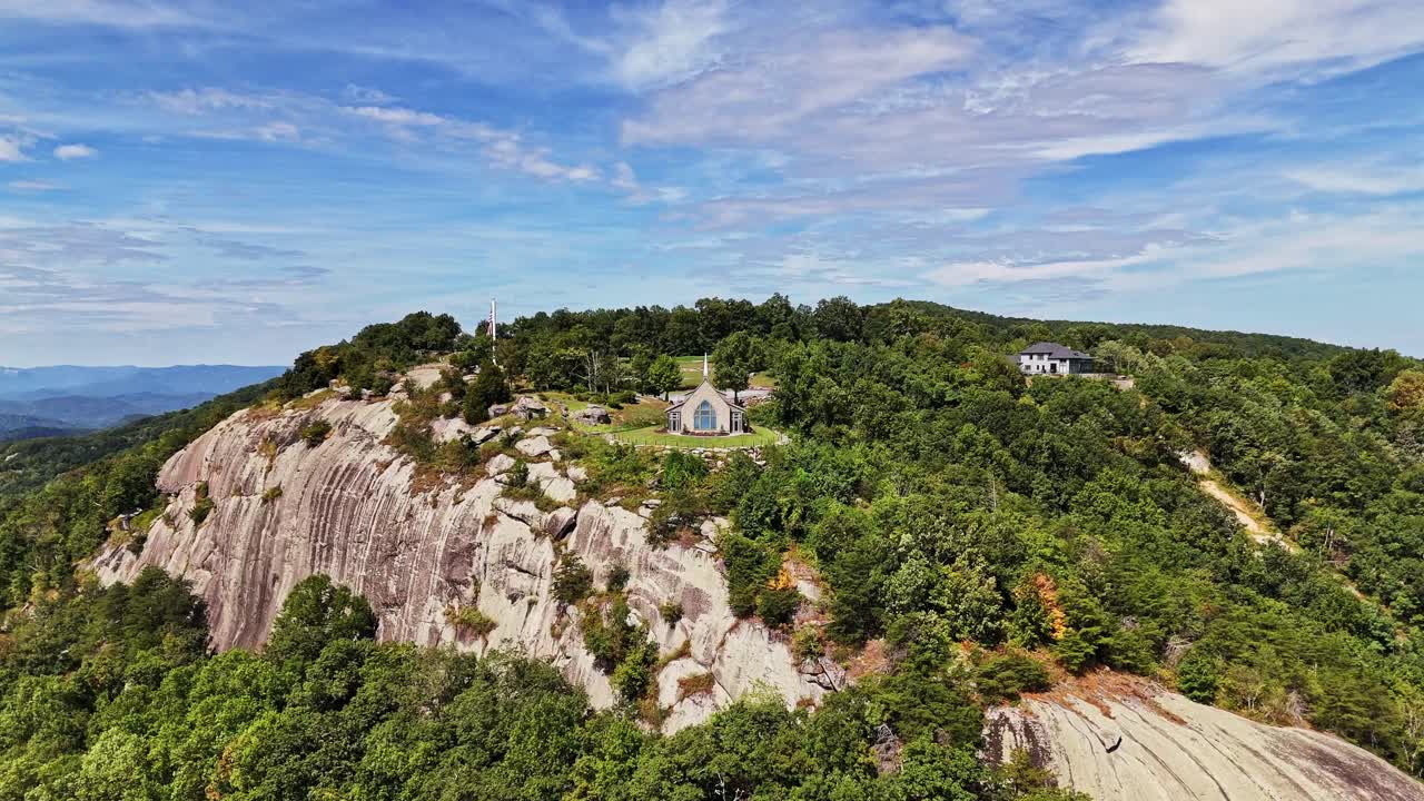 드론이 에 접근합니다. 랜드럼, sc의 유리 절벽에서.