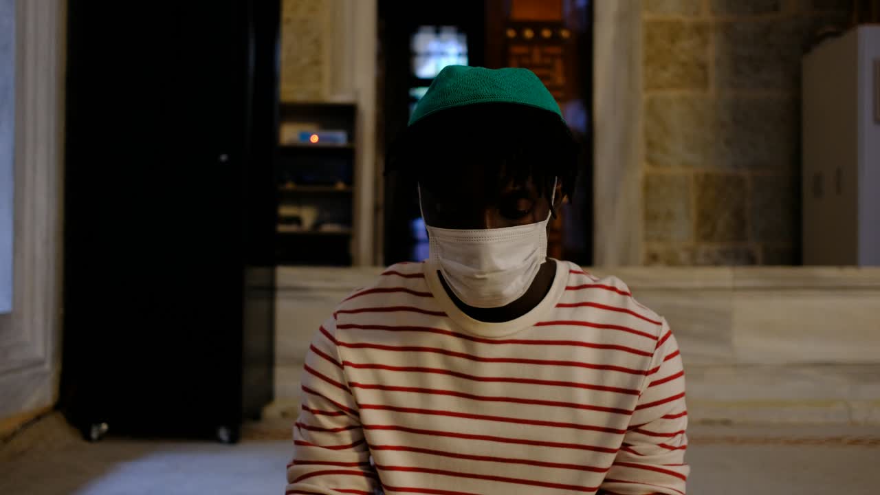 아프리카  ⁇ 배 모스크