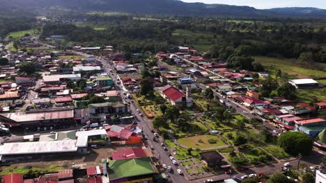 Pueblo-De-La-Fortuna-Al-Pie-Del-Volcán-Arenal,-Costa-Rica