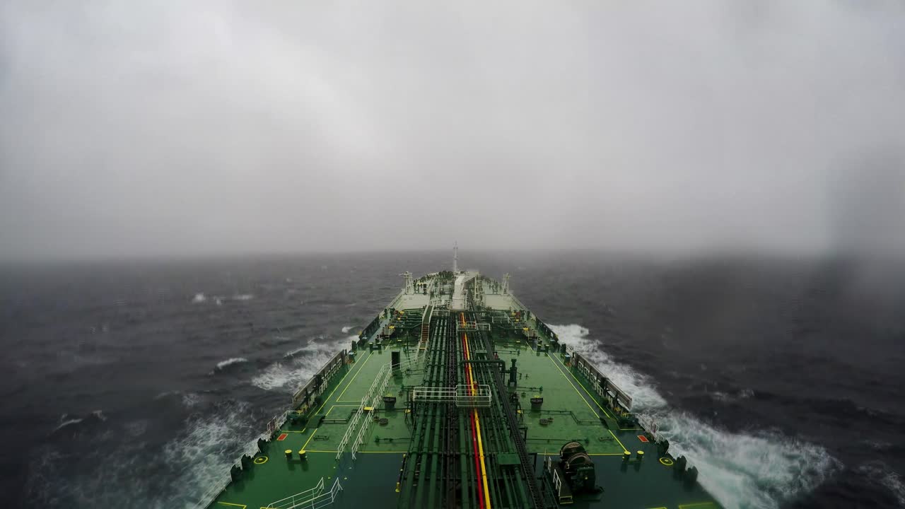 시간 경과 유조선 무거운 롤링 횡단 해협 마젤란 푼타 경기장 비