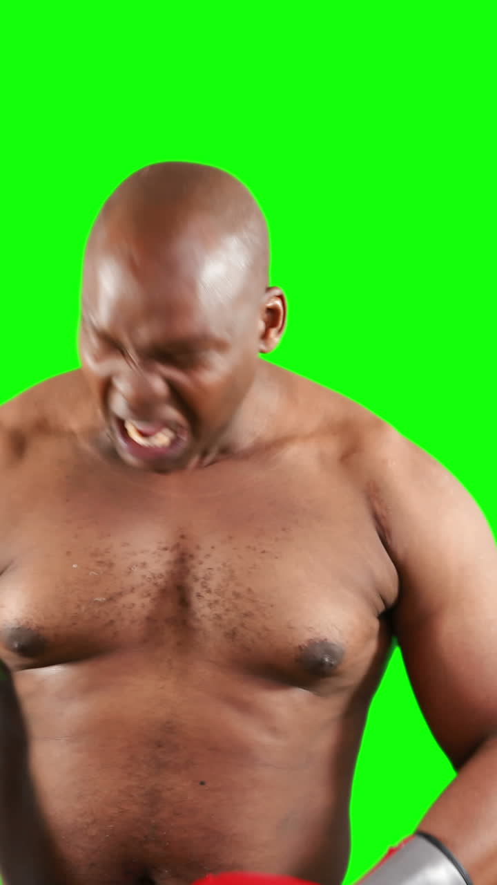 boxeador agresivo posando para la cámara