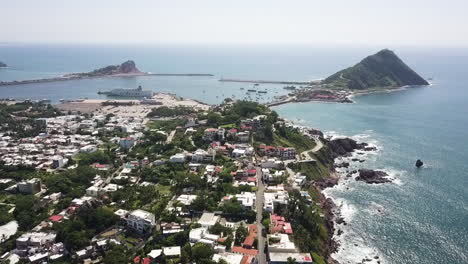 Vista-Aérea-De-La-Ciudad-Y-El-Puerto-De-Mazatlán,-México