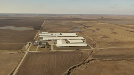 Drone-flight-over-an-Illinois-hog-confinement