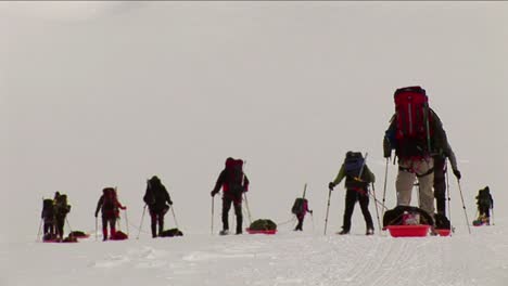 Climbers-with-snowshoes-and-sleds