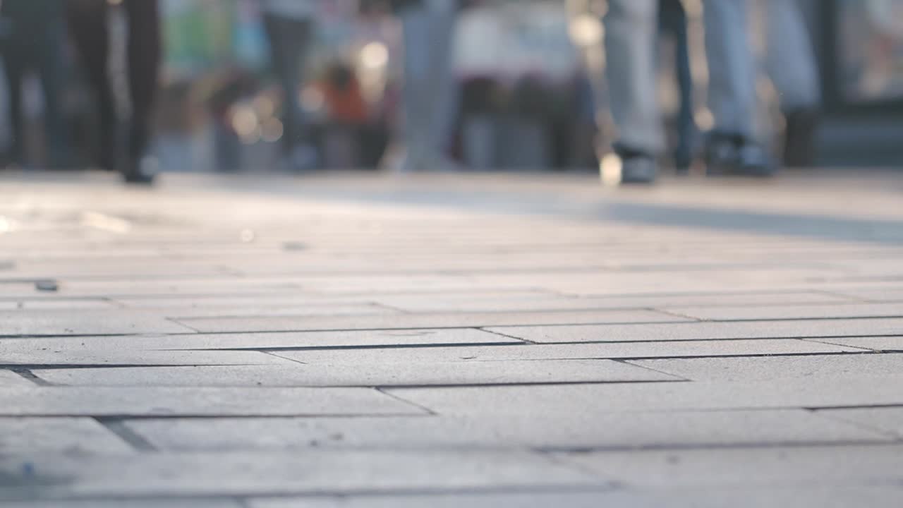 도시 거리에서 는 군중