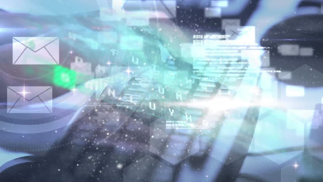 여러 메시지 아이콘의 애니메이션과 키보드에서 타이핑하는 사람의 클로즈업에서 데이터 처리가