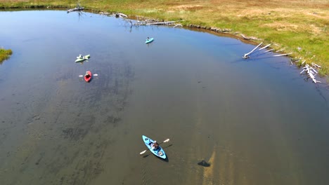 beautiful crooked river kayaking in clam waters of southern oregon