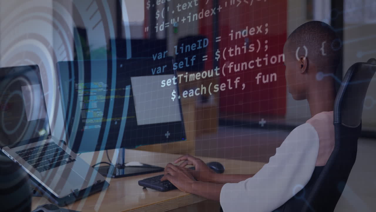 animación de procesamiento de datos y escaneo de alcance sobre mujer de negocios biracial usando computadora