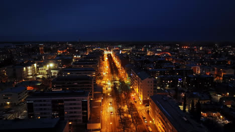 Aerial-tracking-shot-over-the-Handelsesplanaden-esplanade,-Blue-hour-in-Vaasa,-Finland