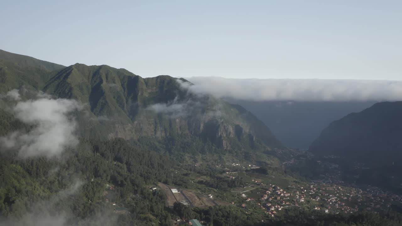 espectacular y épica toma de drones del paisaje de madeira