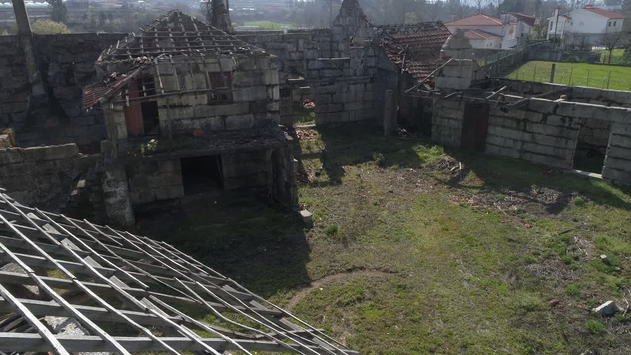 파괴 된 집 들 의 공중 사진