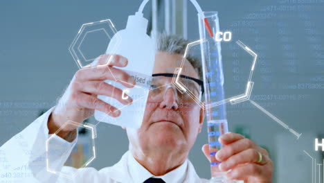 animación del procesamiento de datos científicos sobre un científico caucásico masculino en el laboratorio