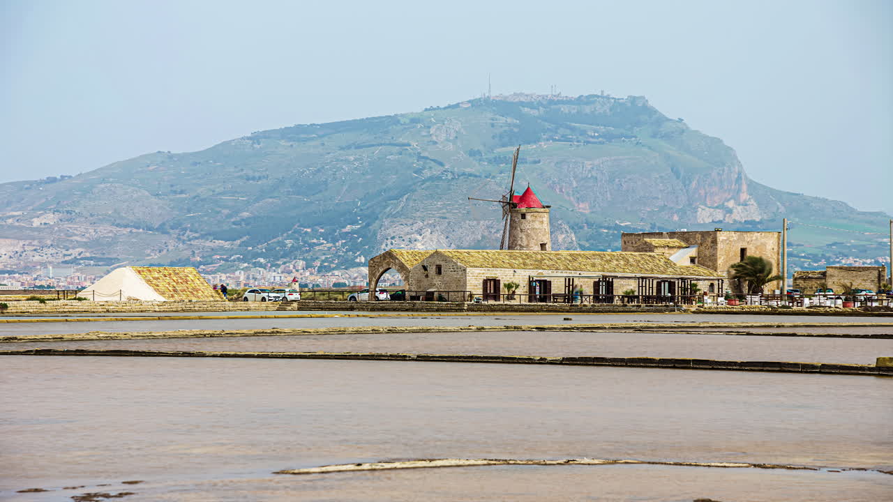 소금 박물관, 시칠리아, 이탈리아의 트라파니 소금 평지에서 저속 촬영