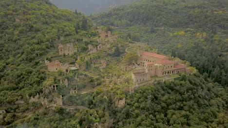 Drohnenaufnahmen-Des-Mystras-Klosters.-Peloponnes,-Griechenland