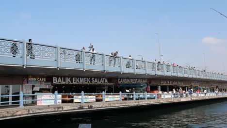 el puente de galata, estambul, turquía
