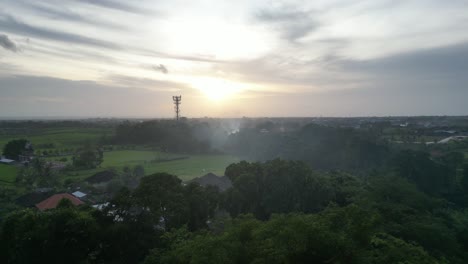 Humo-Y-Campos-Frente-A-Una-Puesta-De-Sol-En-El-Sur-De-Bali,-Indonesia.