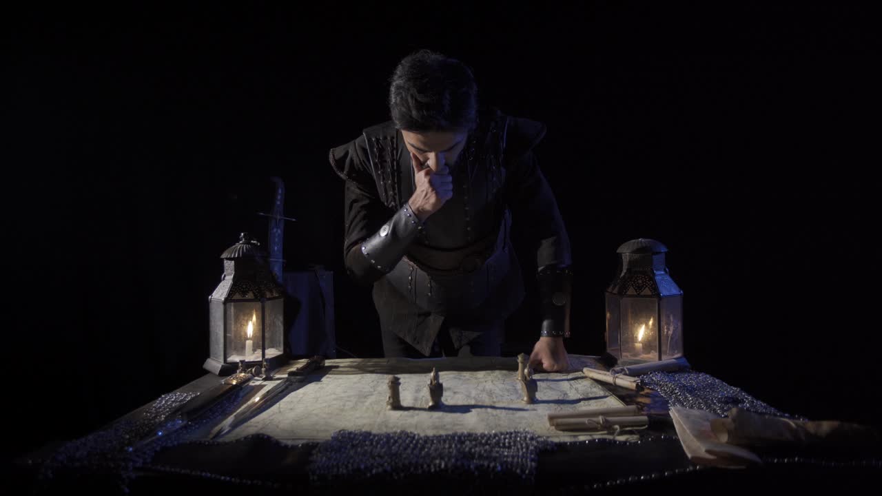 지도로 전쟁을 지시하려는 사령관입니다.