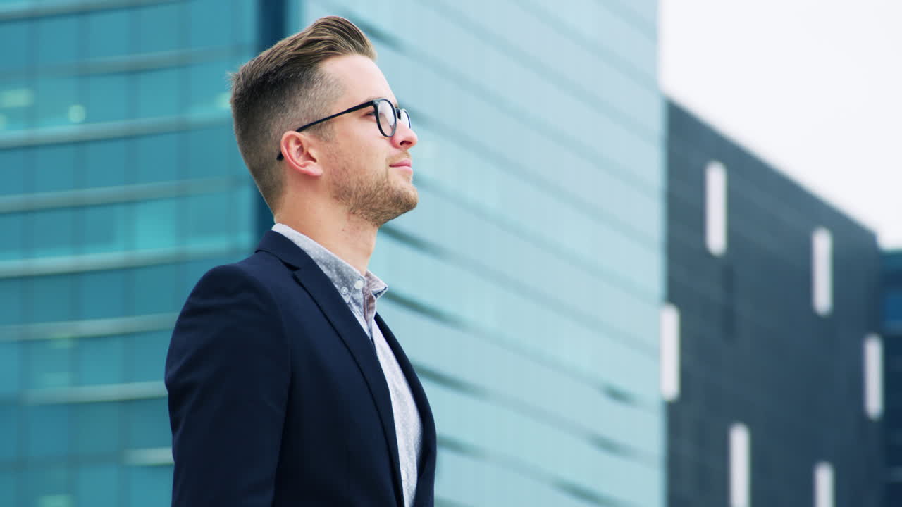 empresario en una ciudad