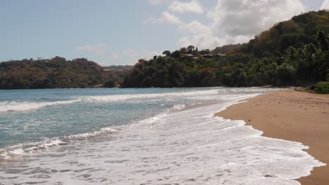 Hermosa-Playa-De-Arena-En-Tobago