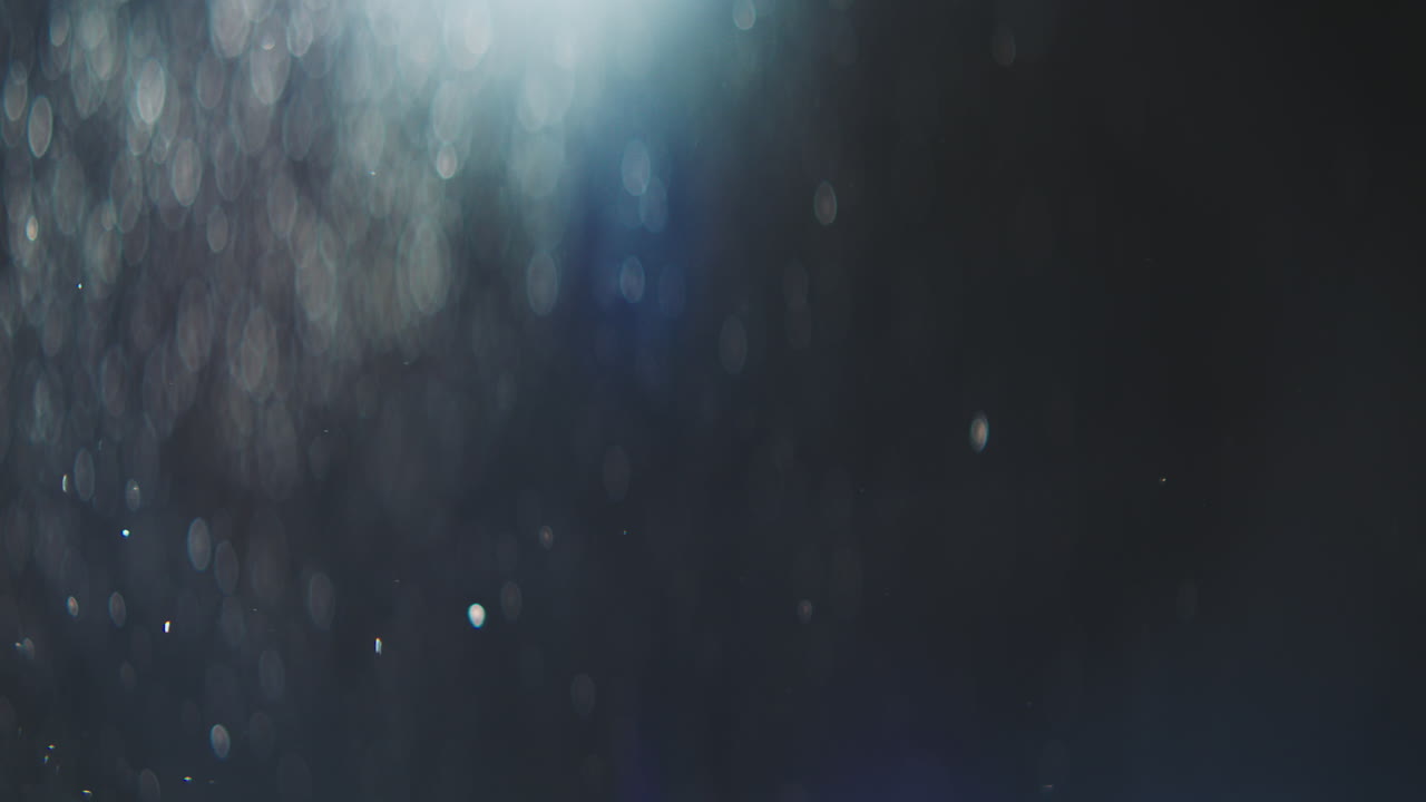 추상적인 빛의 줄무와 보케