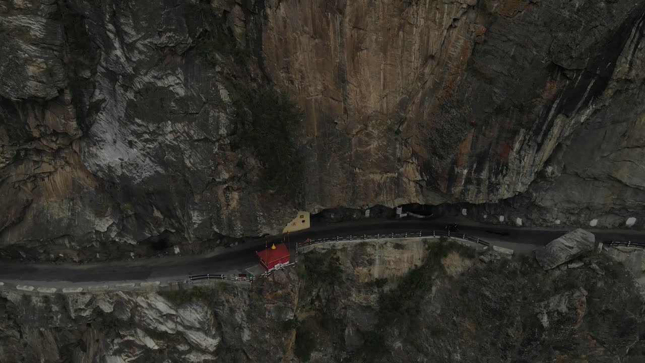 Bike and car going through the valley, in dangerous roads in chitkul.