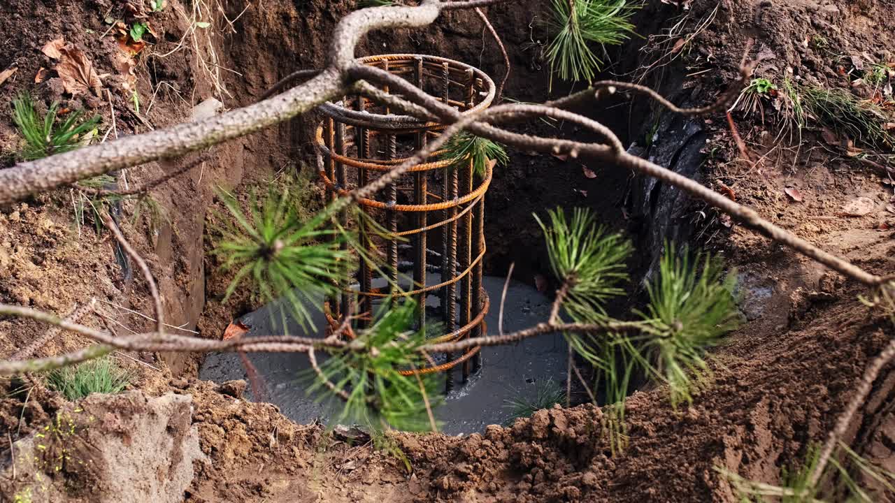 新鮮なコンクリートと水中プレファブリック金属鉄の強化棒ケージメッシュ