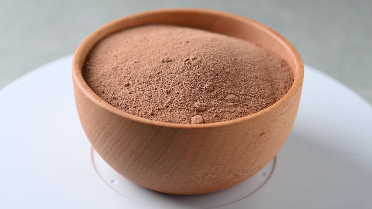Ciotola rotante di cacao in polvere