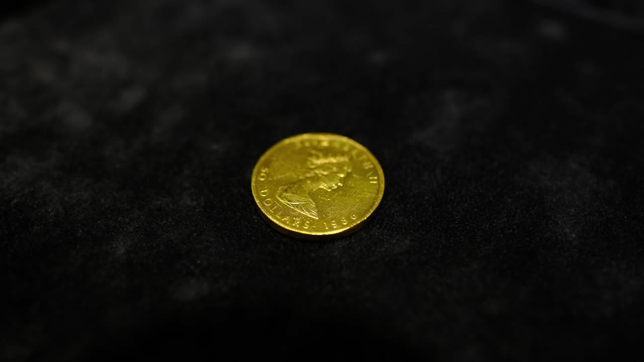 oro antiguo de canadá pendientes de oro viejo joyería joyería tienda de exhibición de lujo moda glamour elegancia sofisticación belleza adorno ornamentación decoración accesorio regalo