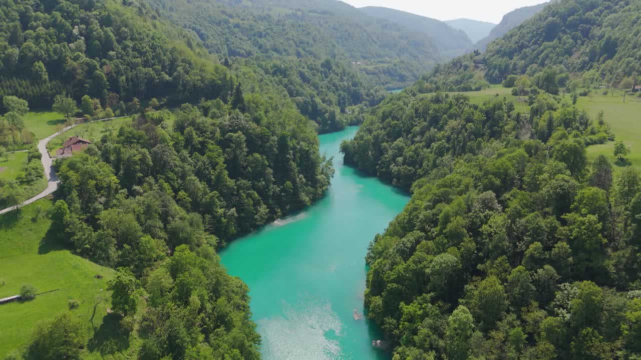 Valle del fiume Soča Posočje vicino a Tolmin, vista drone