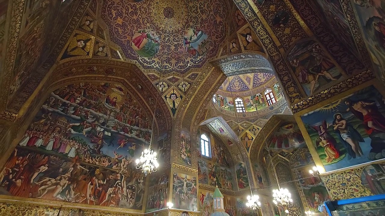 Afrescos intrincados e teto ornamentado da Catedral de Vank em Isfahan.