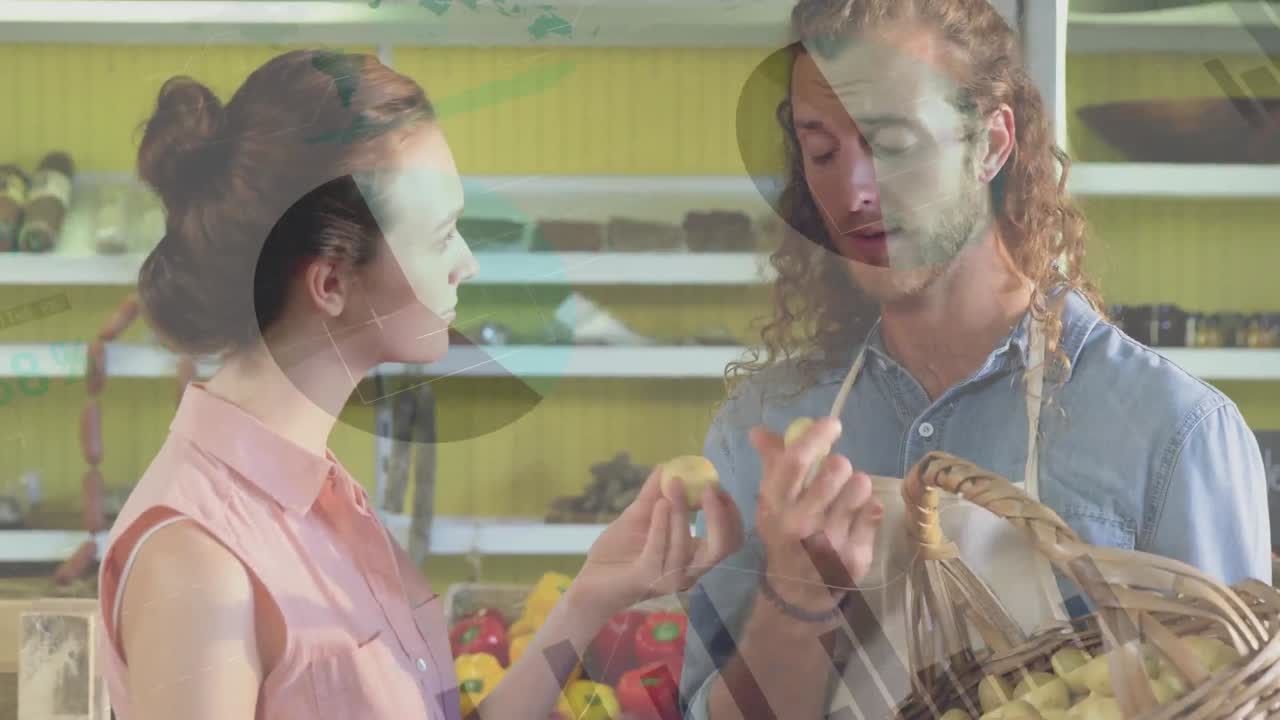 행복한 백인 남성 채소 판매자와 상점의 여성 고객에 대한 데이터 처리 애니메이션