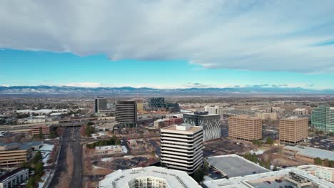 Panning-drone-shot-of-busy-hotels-just-outside-of-Denver,-Colorado